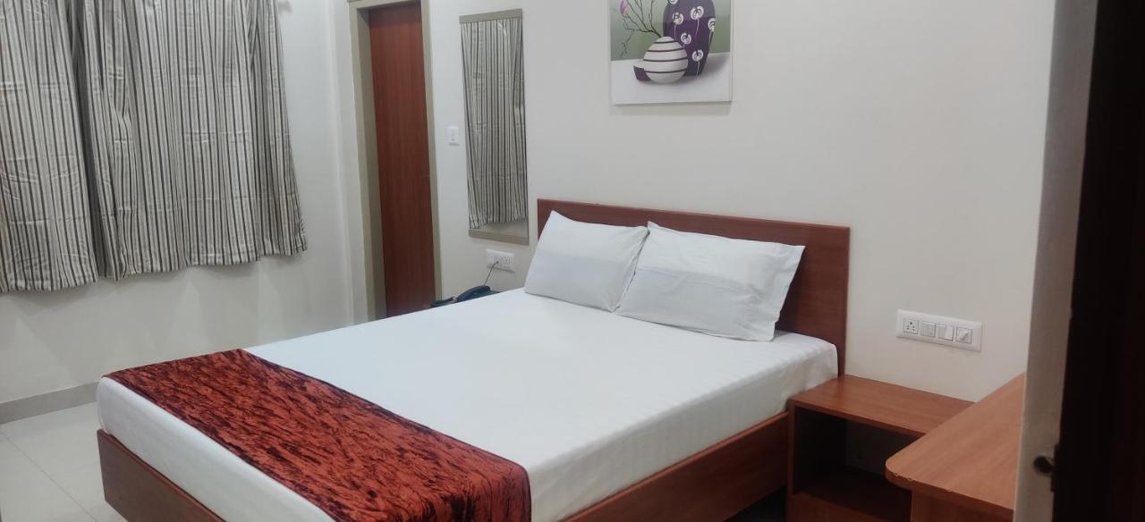 Mulberry Inn Бангалор Экстерьер фото