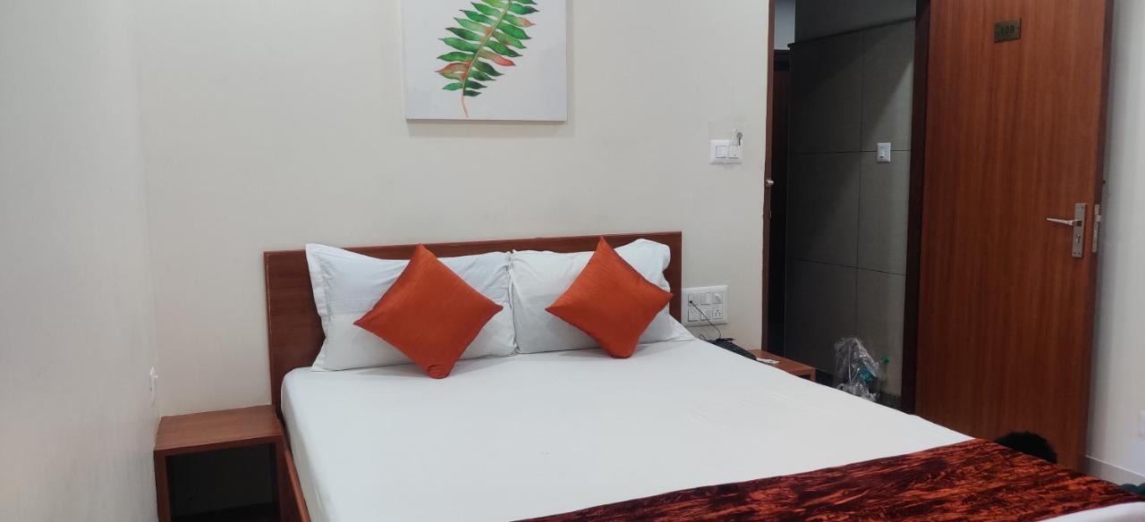 Mulberry Inn Бангалор Экстерьер фото