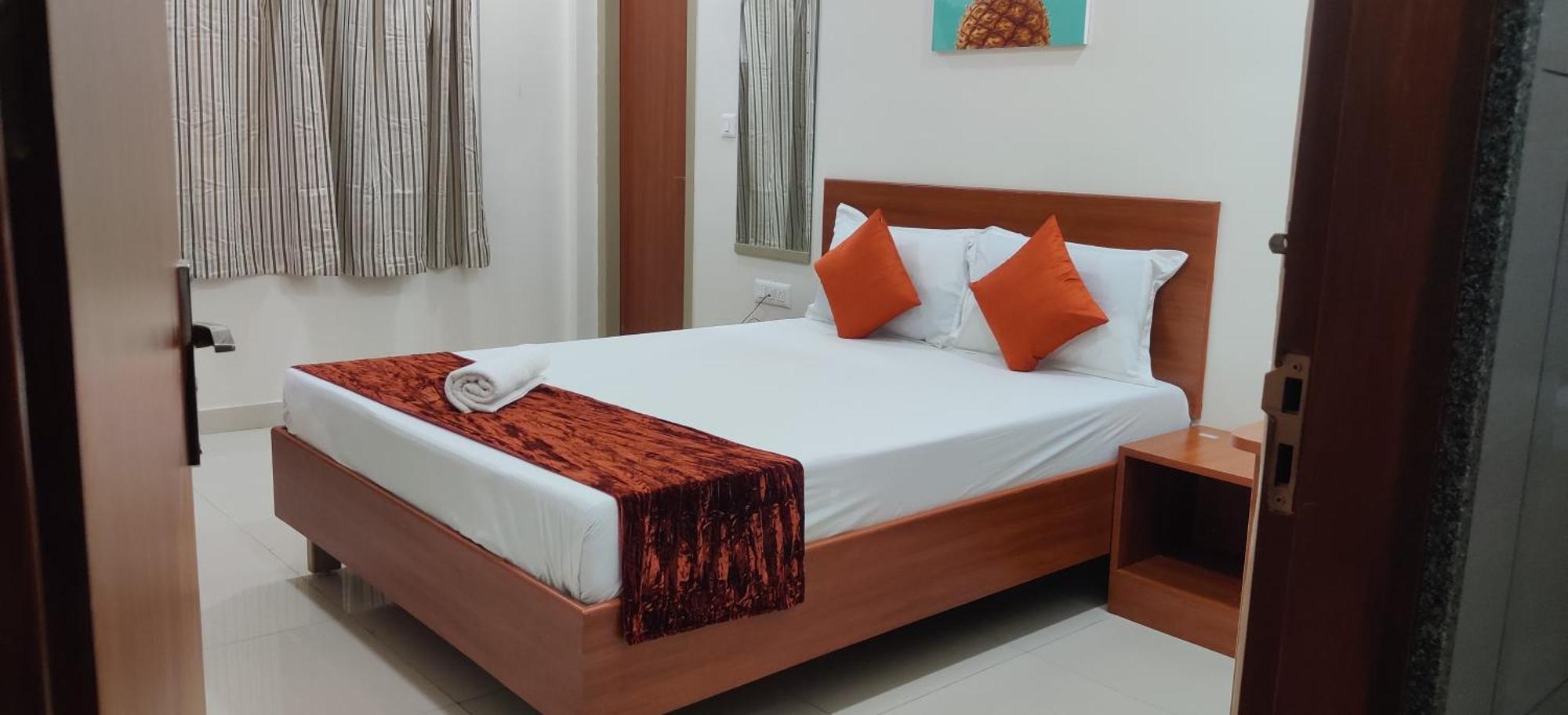 Mulberry Inn Бангалор Экстерьер фото