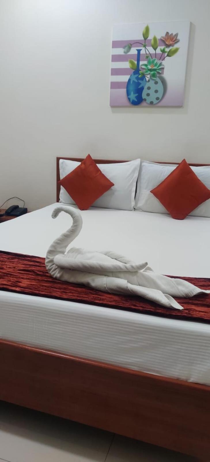 Mulberry Inn Бангалор Экстерьер фото