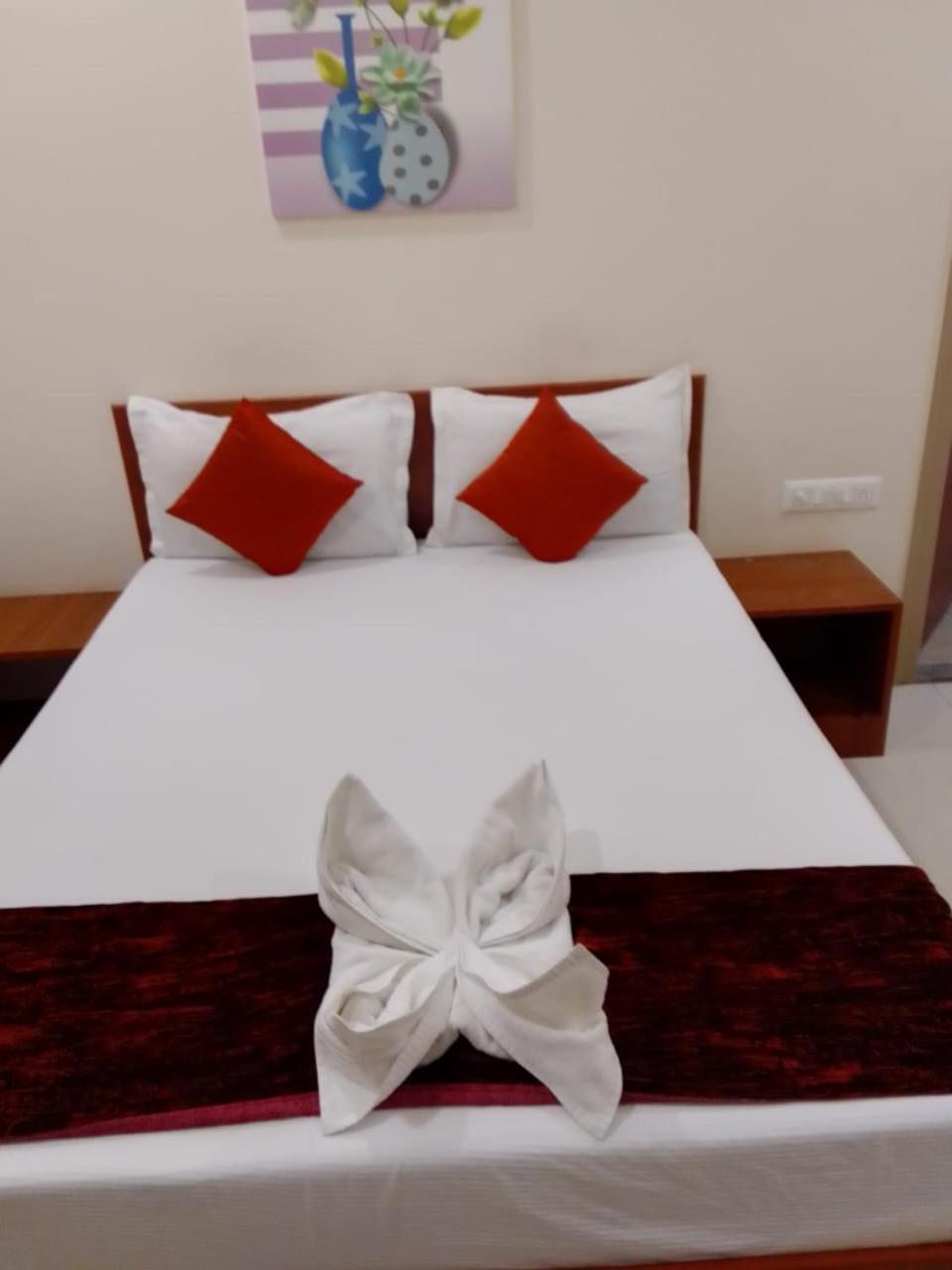 Mulberry Inn Бангалор Экстерьер фото