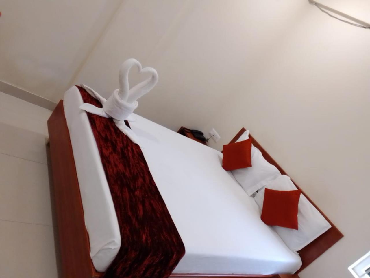 Mulberry Inn Бангалор Экстерьер фото